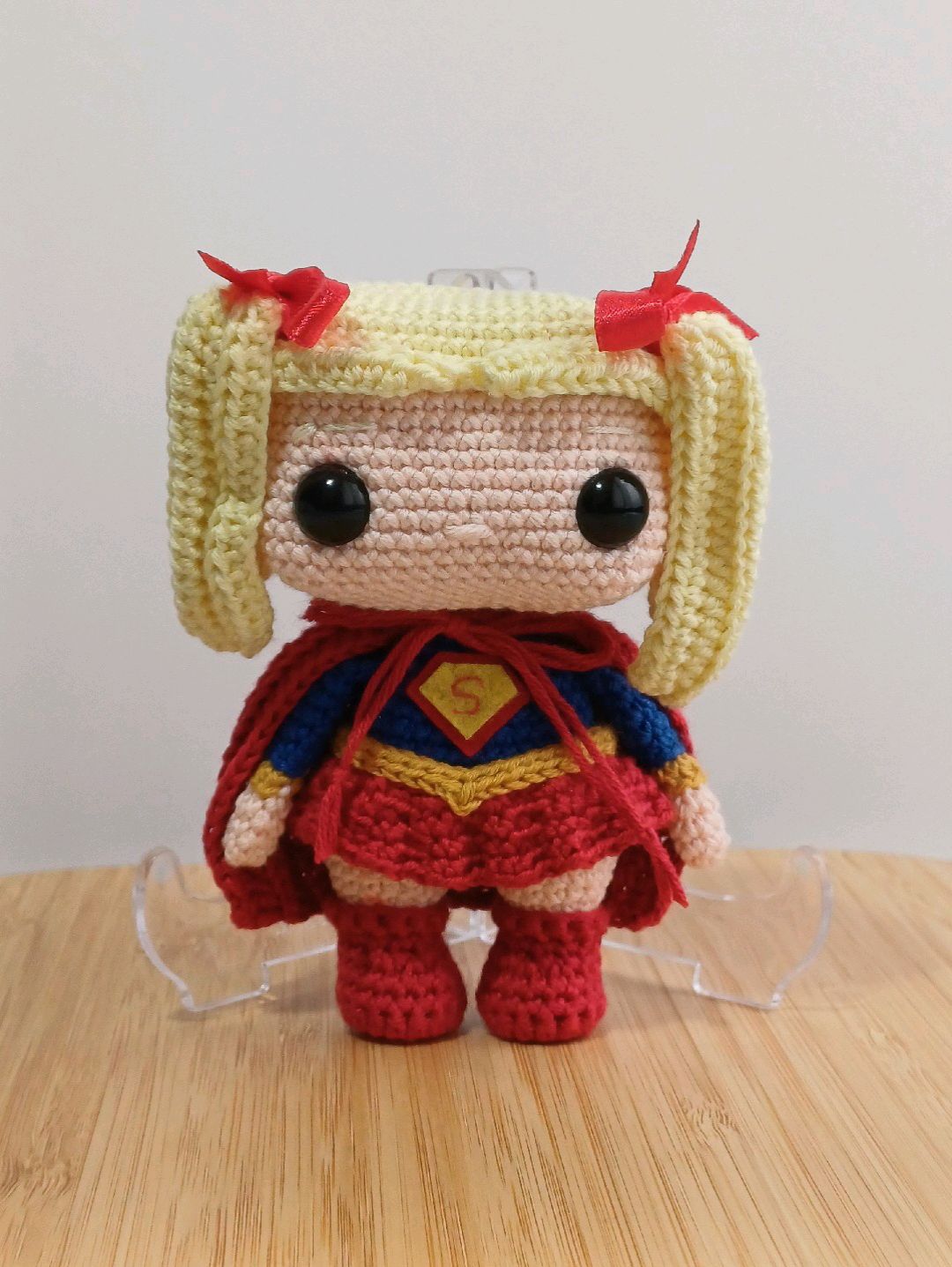 phoebe-buffay-supergirl-cok-renkli