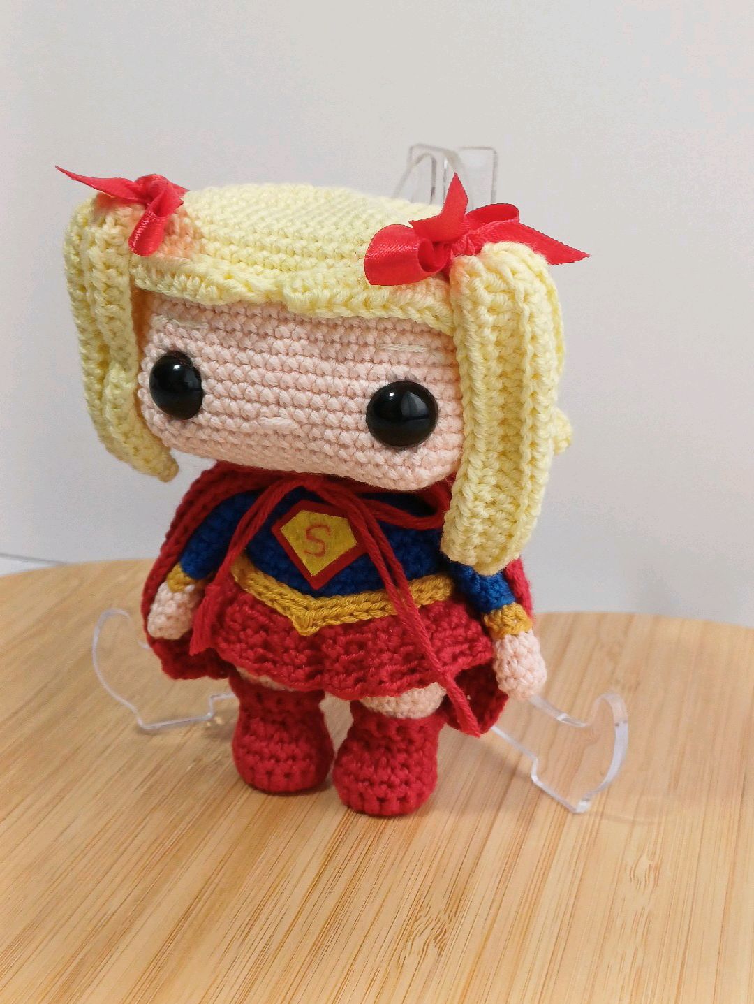 phoebe-buffay-supergirl-cok-renkli