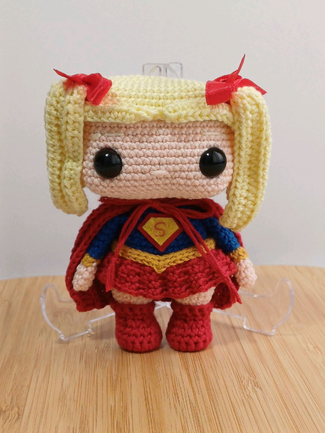 phoebe-buffay-supergirl-cok-renkli