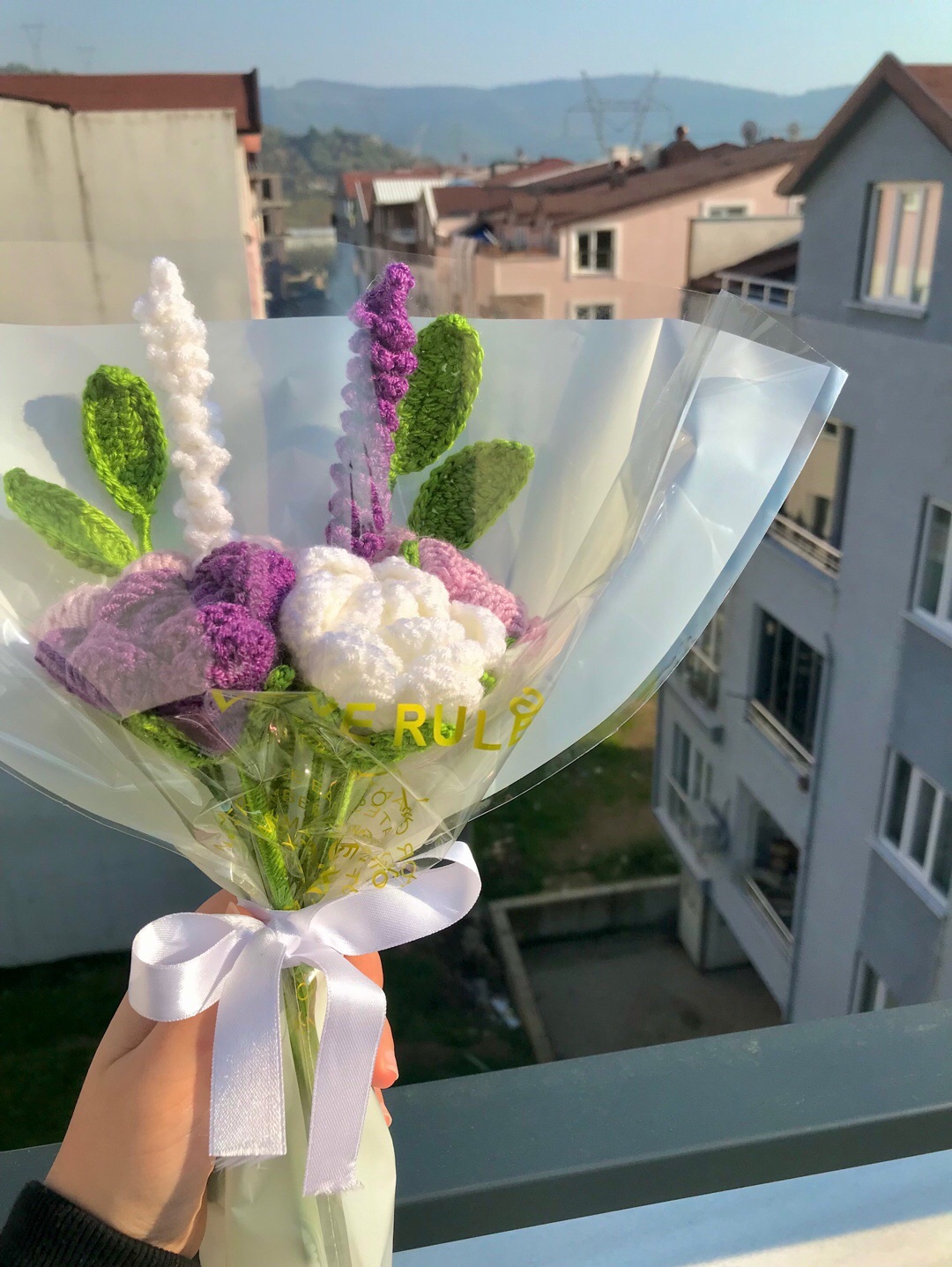 orgu-cicek-buketi-gul-mor-sevgililer-gunu