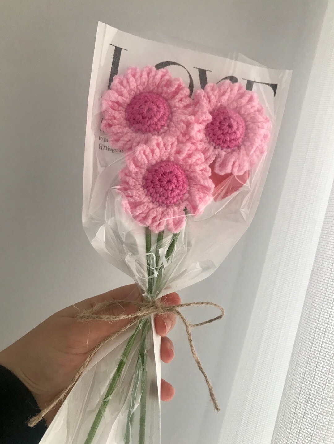 orgu-cicek-buketi-papatya-buketi-kadinlar-gunu-pembe