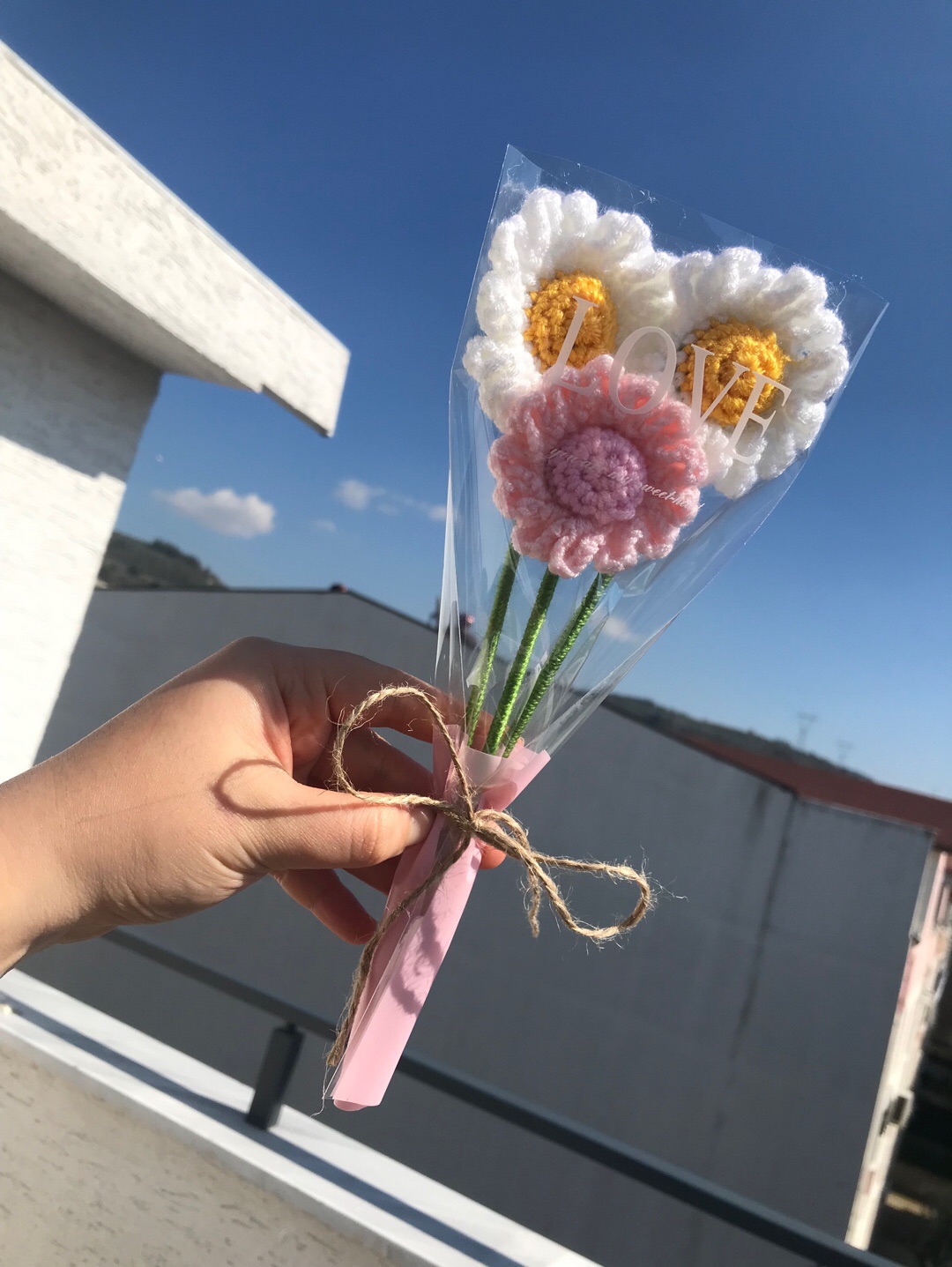 orgu-cicek-papatya-buketi-pembe-beyaz-papatya-kadinlar-gunu-beyaz
