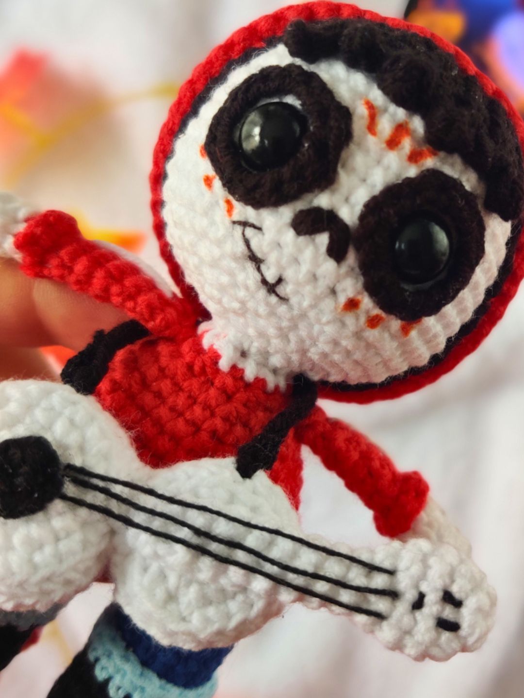 coco-miguel-karakter-amigurumi-oyuncak-kirmizi