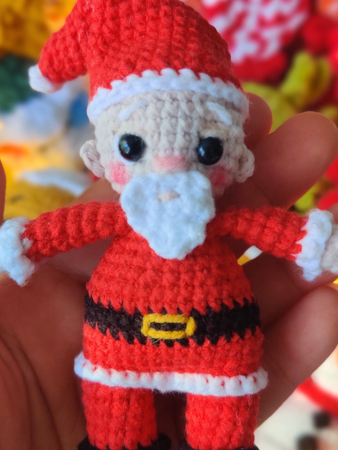 mini-noel-baba-amigurumi-figur-kirmizi