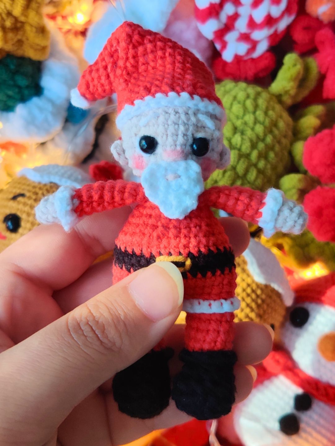 mini-noel-baba-amigurumi-figur-kirmizi