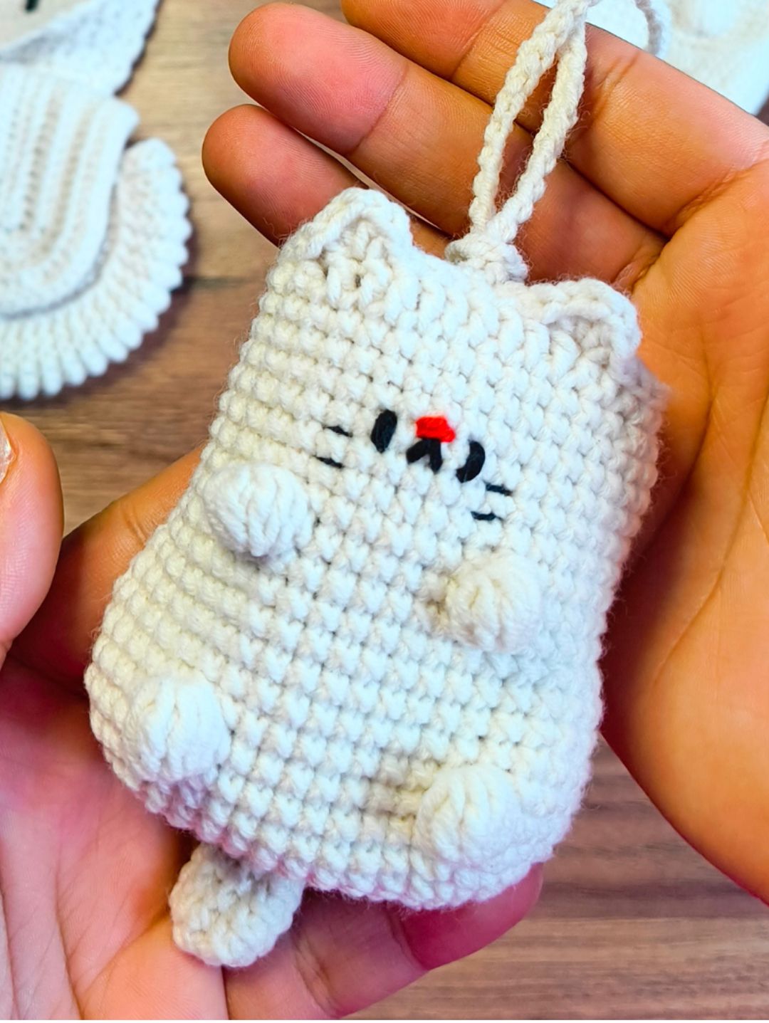 kedi-airpods-kilifi-krem-rengi