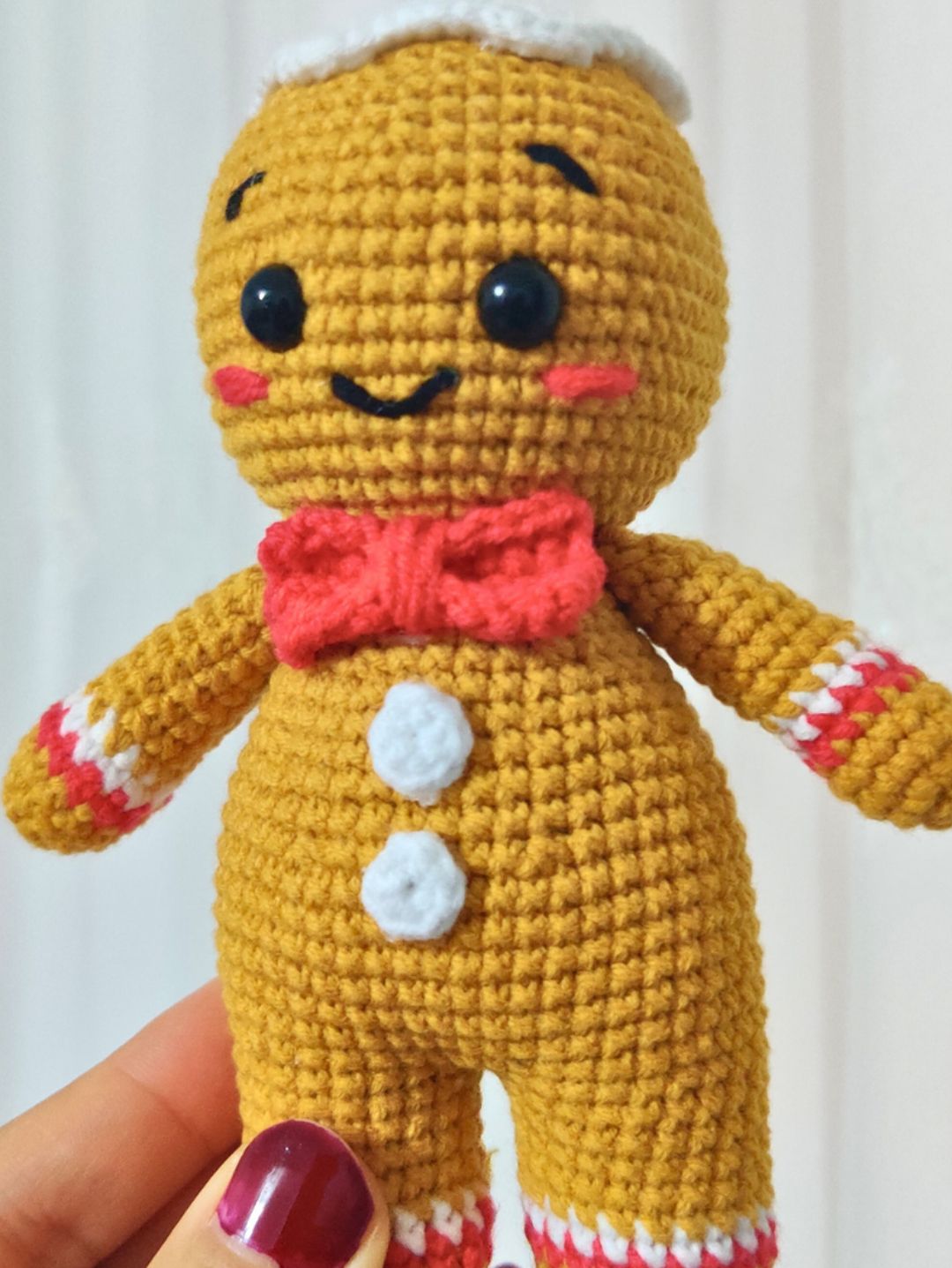kurabiye-adam-amigurumi-oyuncak-hardal-rengi