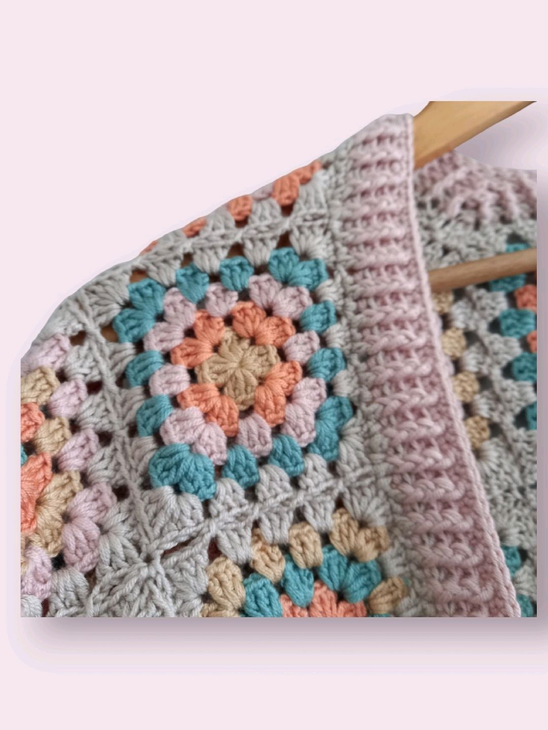 el-orgusu-pastel-tonlarda-motif-hirka-pastel-pembe