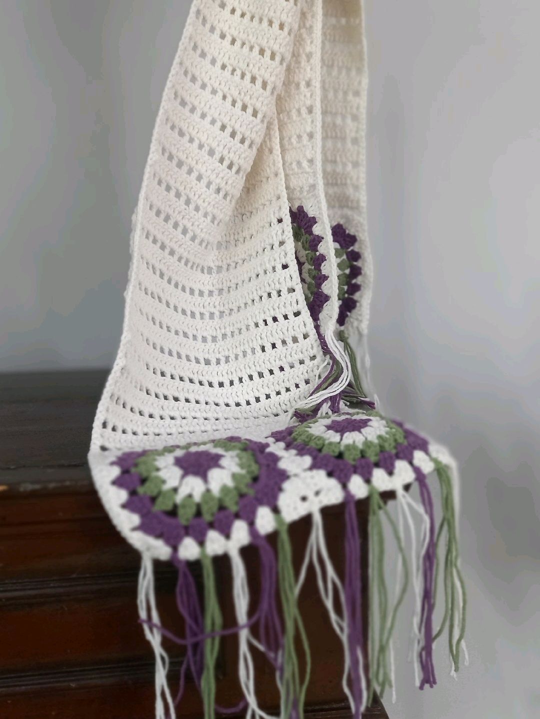 el-orgusu-ekru-kenarlari-motifli-atki-krem-rengi