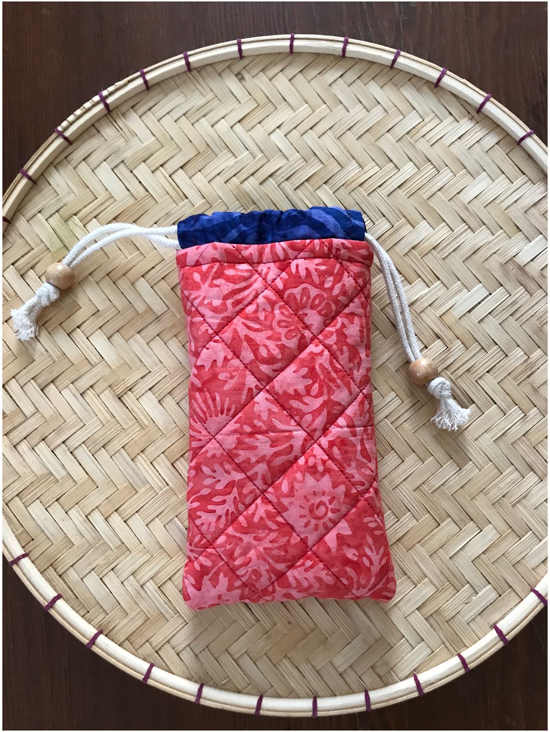 buzgulu-gozluk-kilifi-batik-kirmizi
