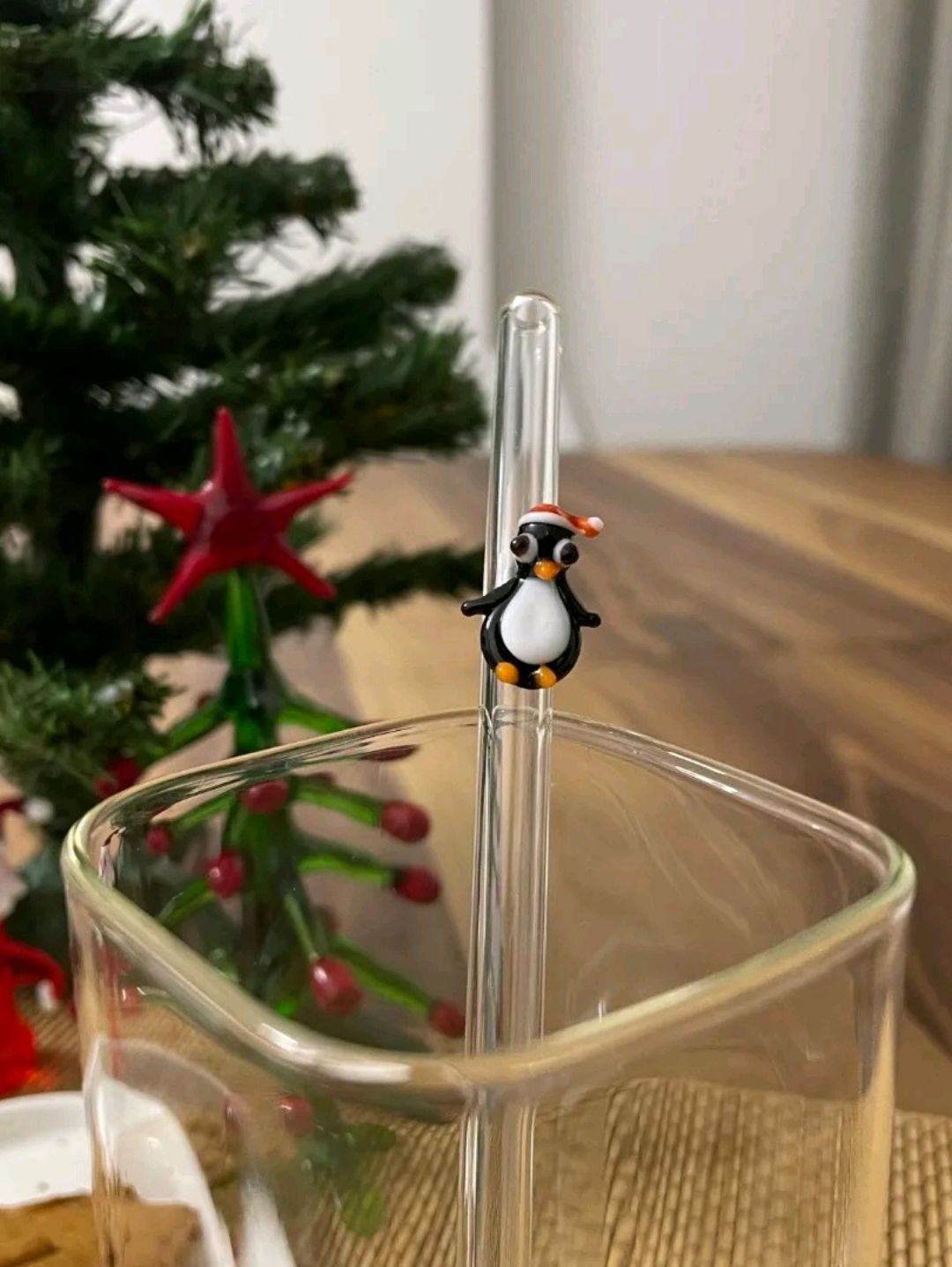 yilbasi-konseptli-penguenli-cam-pipet-cok-renkli