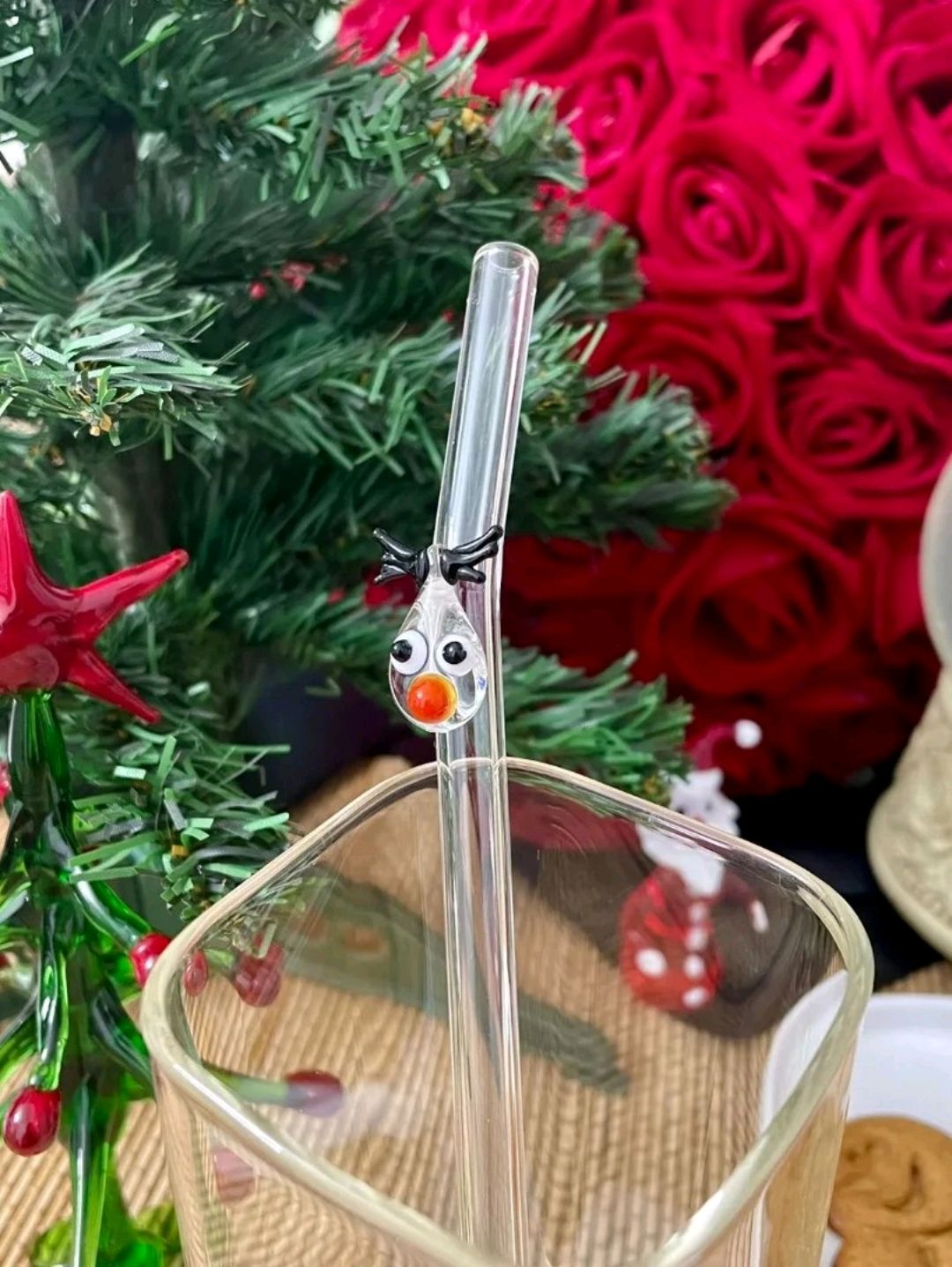 yilbasi-konsept-cam-geyik-pipet-cok-renkli