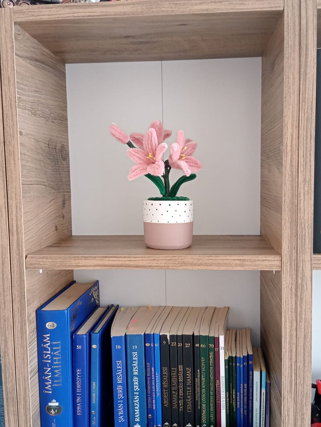 solmayan-dekoratif-mini-saksili-sonil-el-orgusu-cicek-pembe