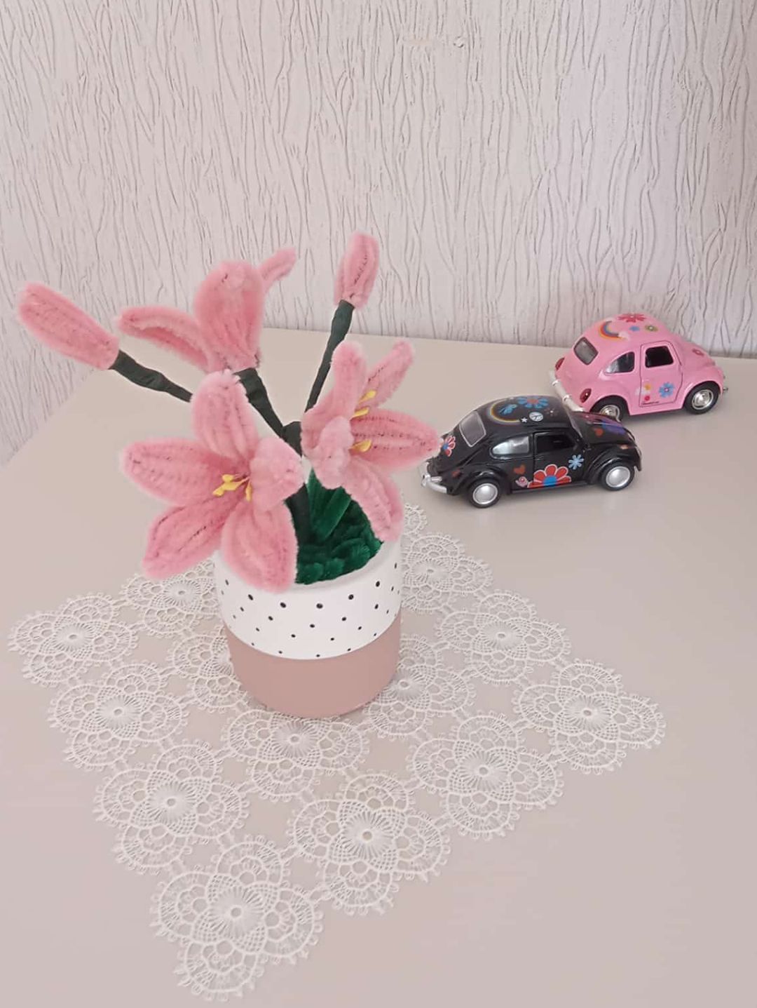 solmayan-dekoratif-mini-saksili-sonil-el-orgusu-cicek-pembe