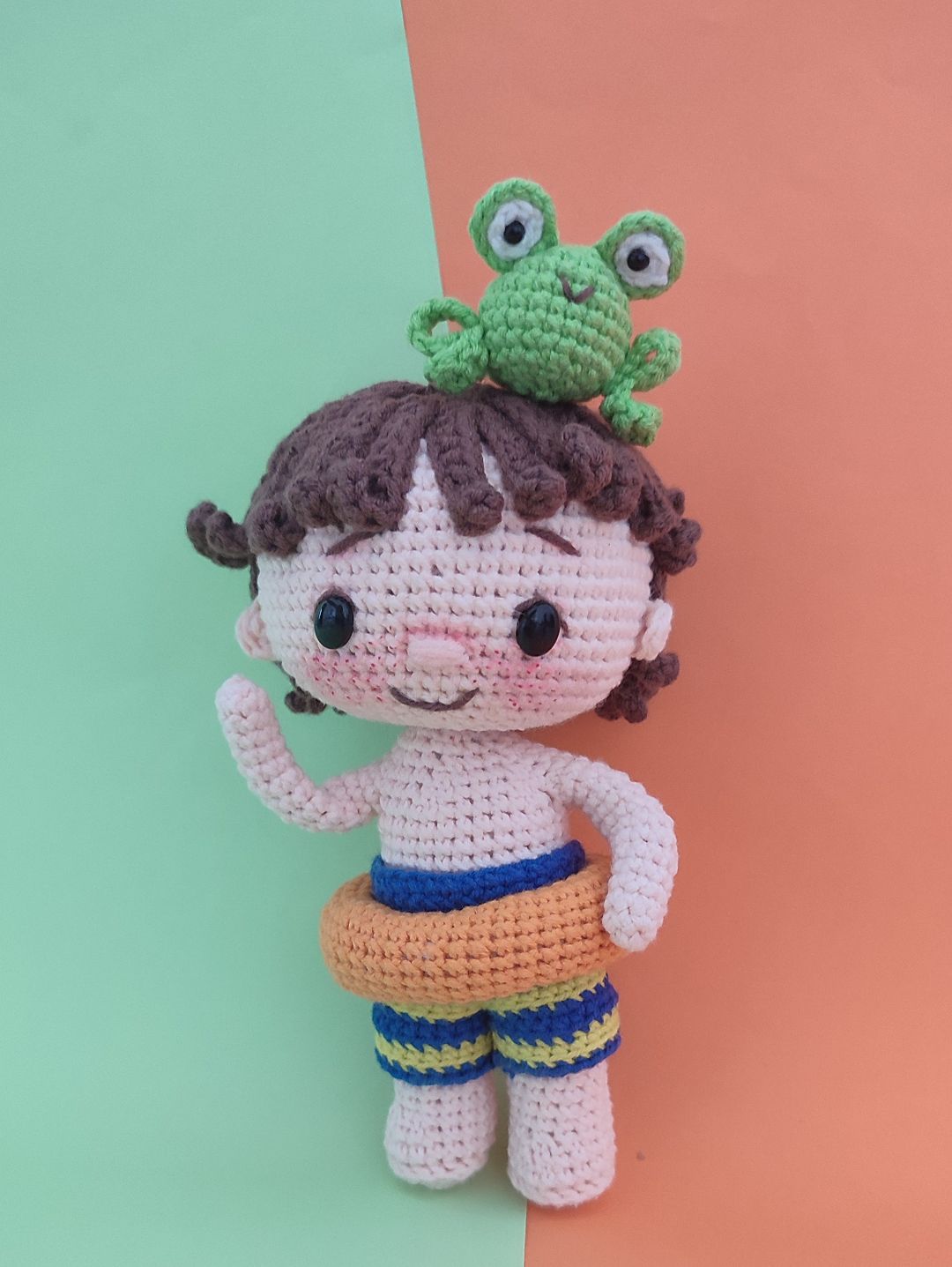 kucuk-bey-sip-sip-amigurumi-cok-renkli
