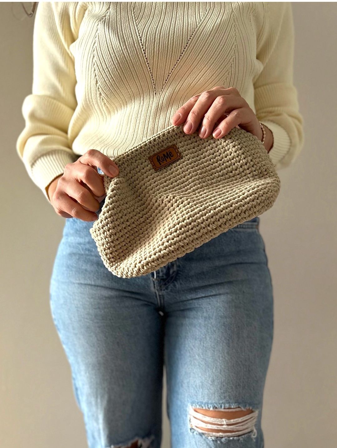bej-rengi-burslu-puffy-midi-clutch-canta-bej