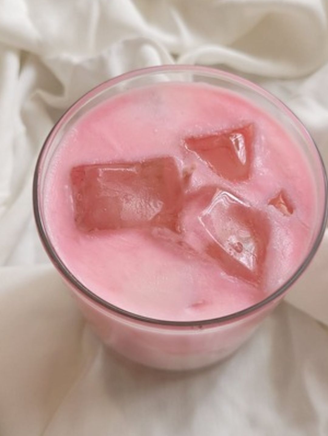 cilekli-sut-tatli-bir-masalin-kokusu-pembe