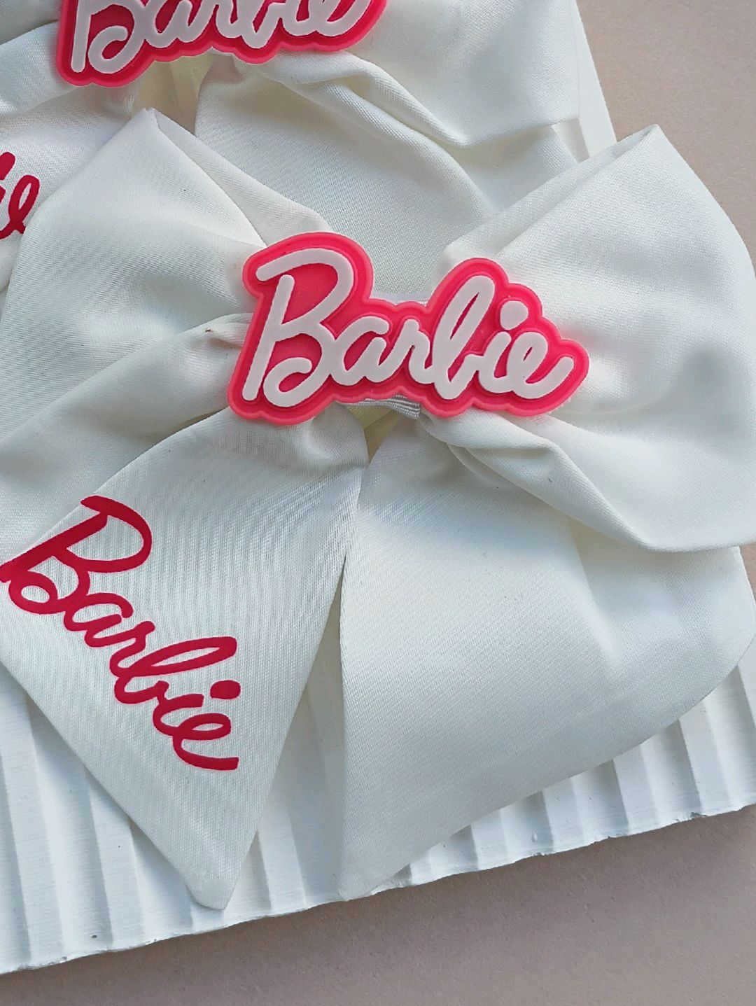 barbie-baski-saten-fiyonk-toka-beyaz