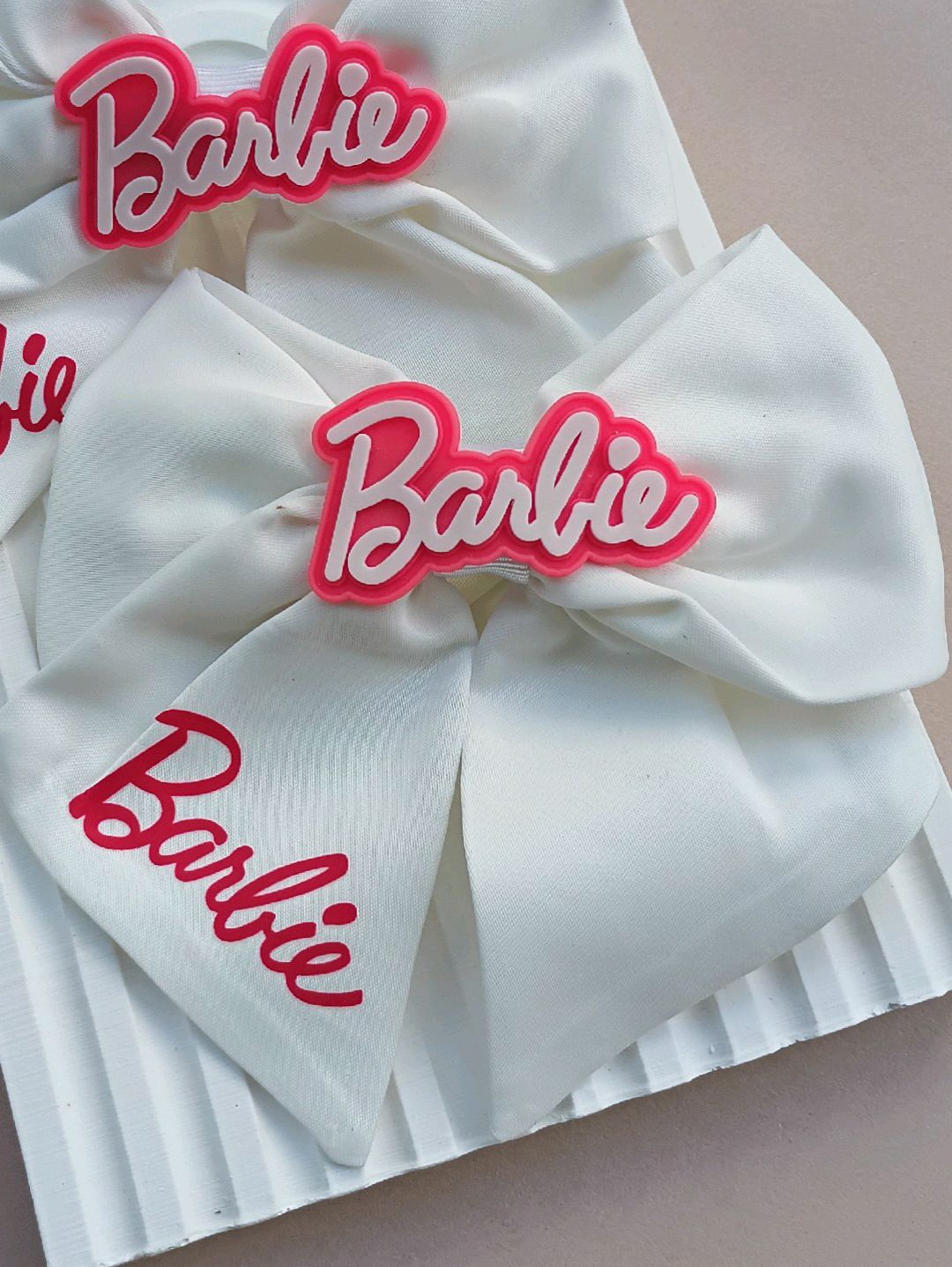barbie-baski-saten-fiyonk-toka-beyaz