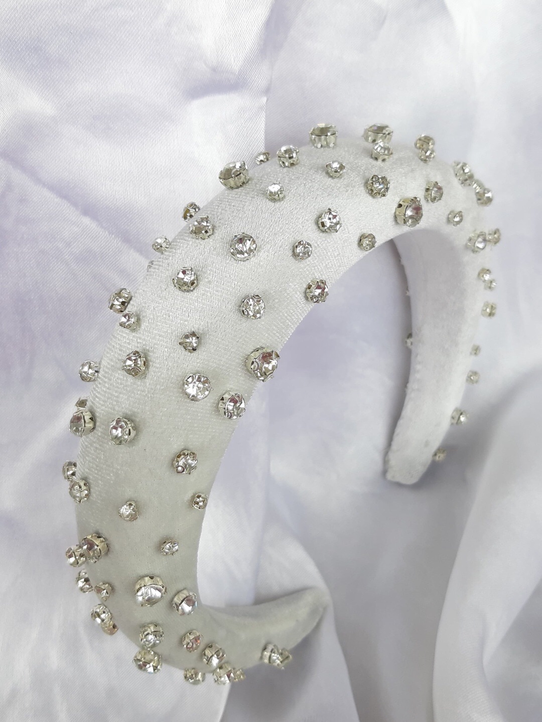 snow-white-kristal-tas-islemeli-beyaz-kadife-tac---sac-bandi