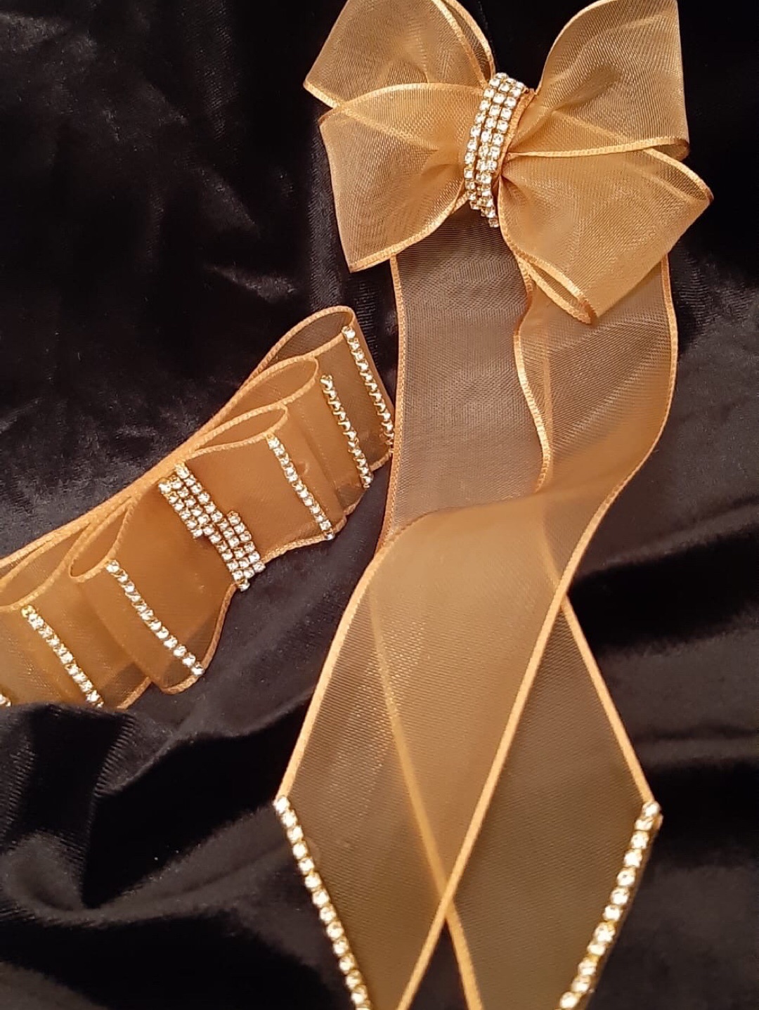 gold-bowtie-set-kristal-tas-islemeli-altin-fiyonk-toka-seti