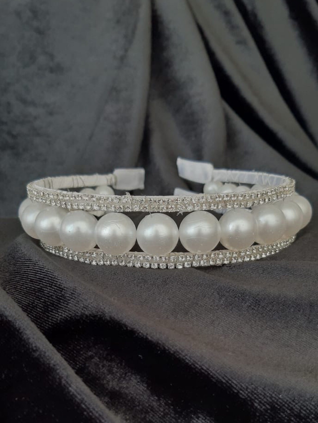 the-big-pearl-beyaz-inci-ve-tasli-toka---sac-aksesuari