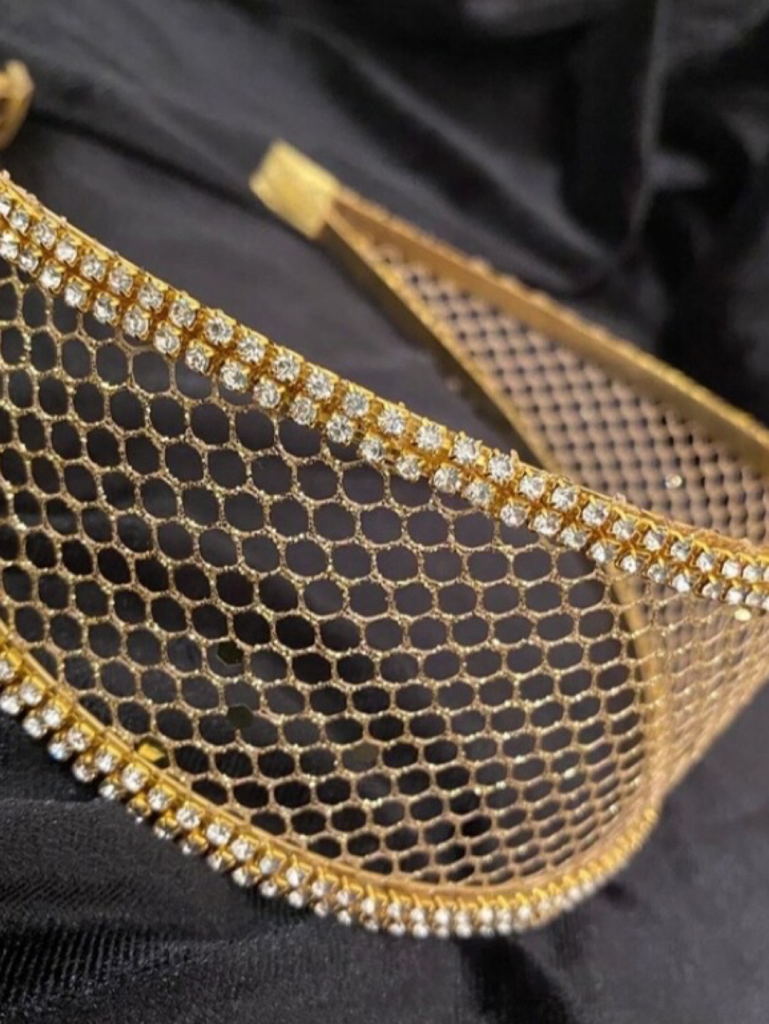 gold-tulle-altin-rengi