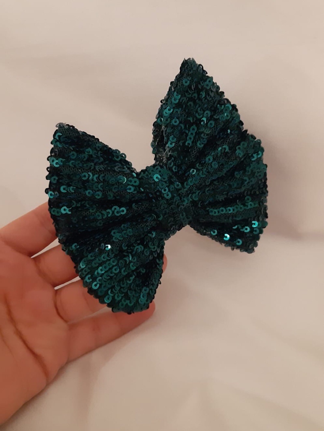green-bowtie-yesil-payet-isleme-otomatik-fiyonk-toka