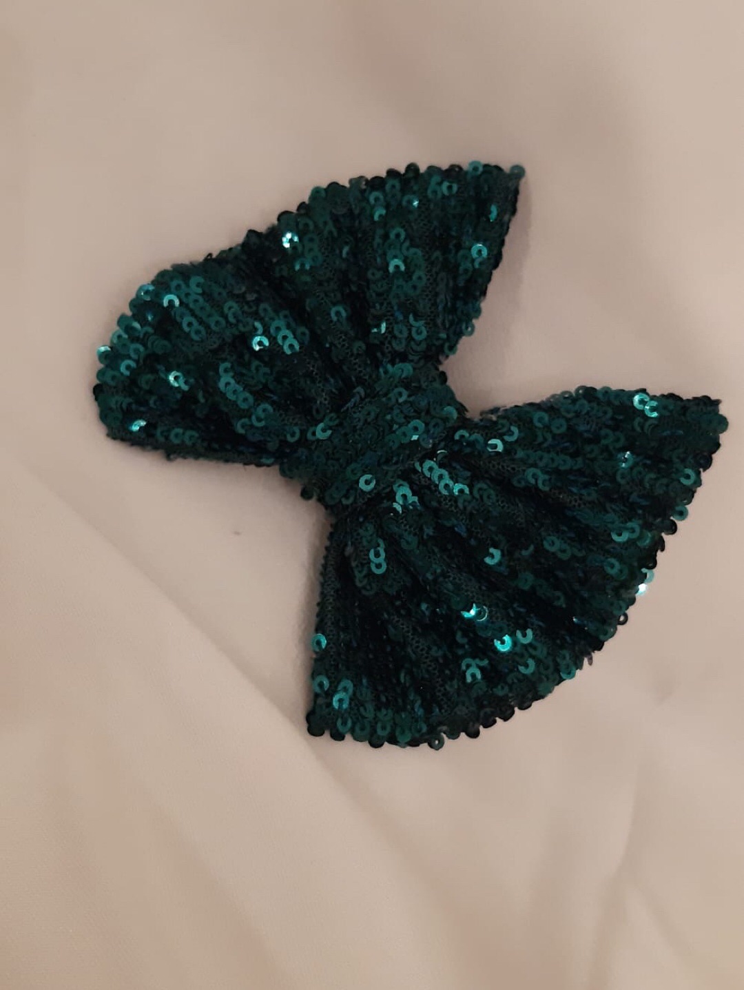 green-bowtie-yesil-payet-isleme-otomatik-fiyonk-toka