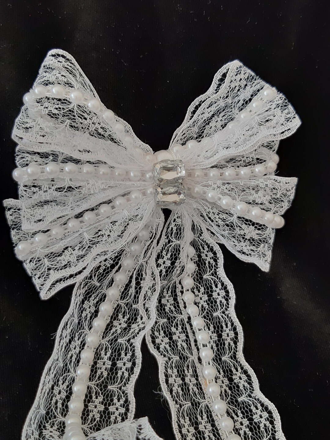 tulle-beauty-inci-islemeli-tul-fiyonk-toka-beyaz