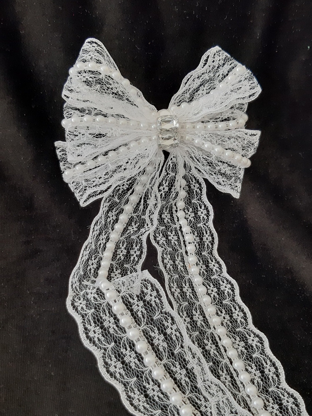 tulle-beauty-inci-islemeli-tul-fiyonk-toka-beyaz