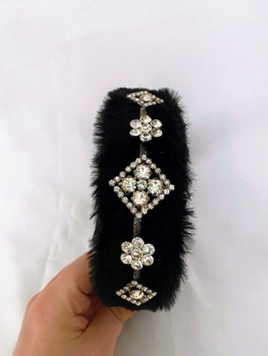 black-teddy-siyah-tasli-tuylu-toka-tac---sac-aksesuari