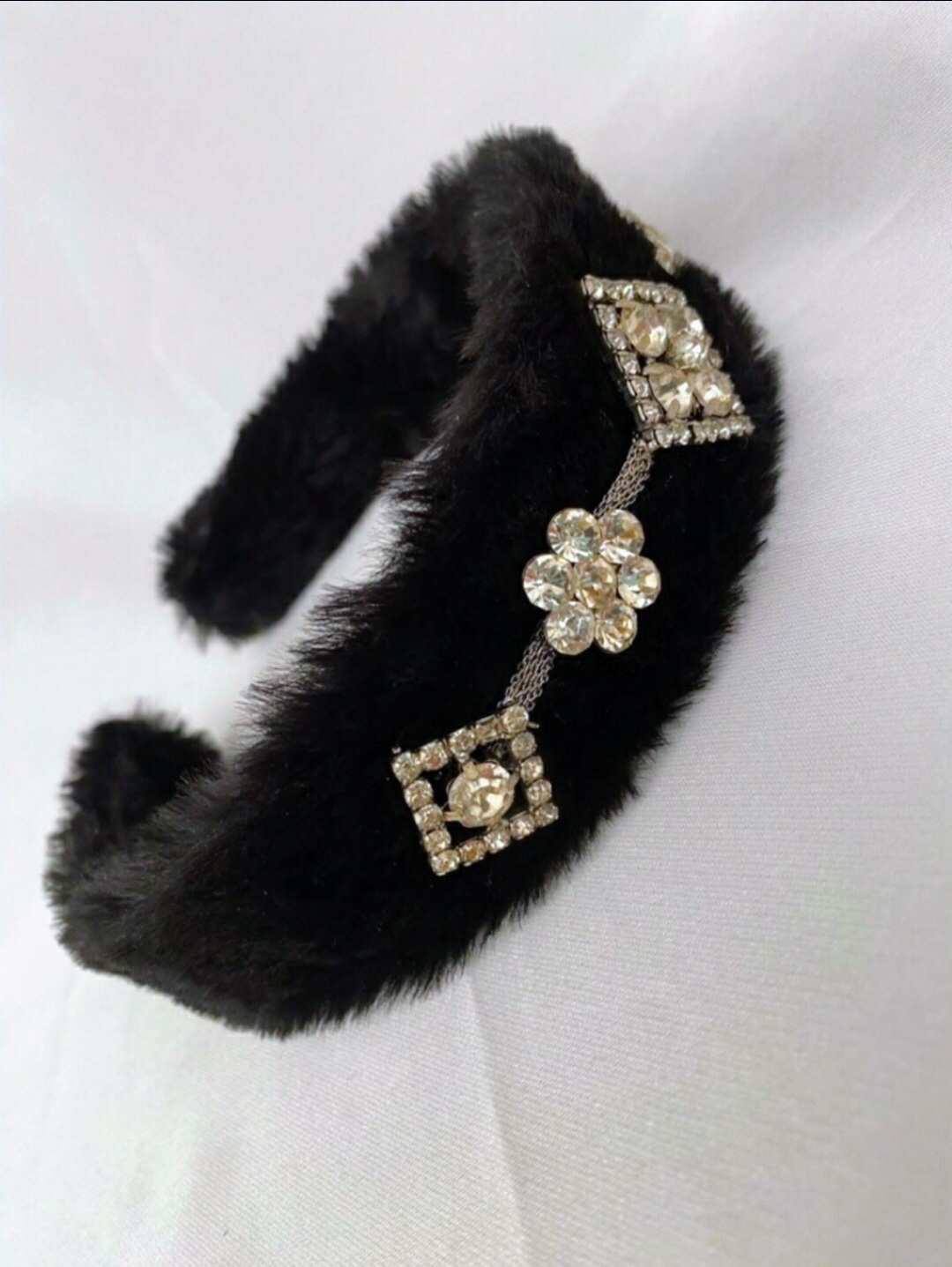 black-teddy-siyah-tasli-tuylu-toka-tac---sac-aksesuari