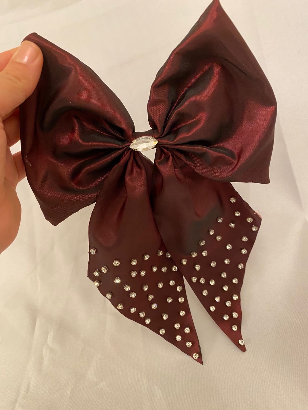 claret-red-satin-kristal-tas-islemeli-kirmizi-saten-fiyonk-toka