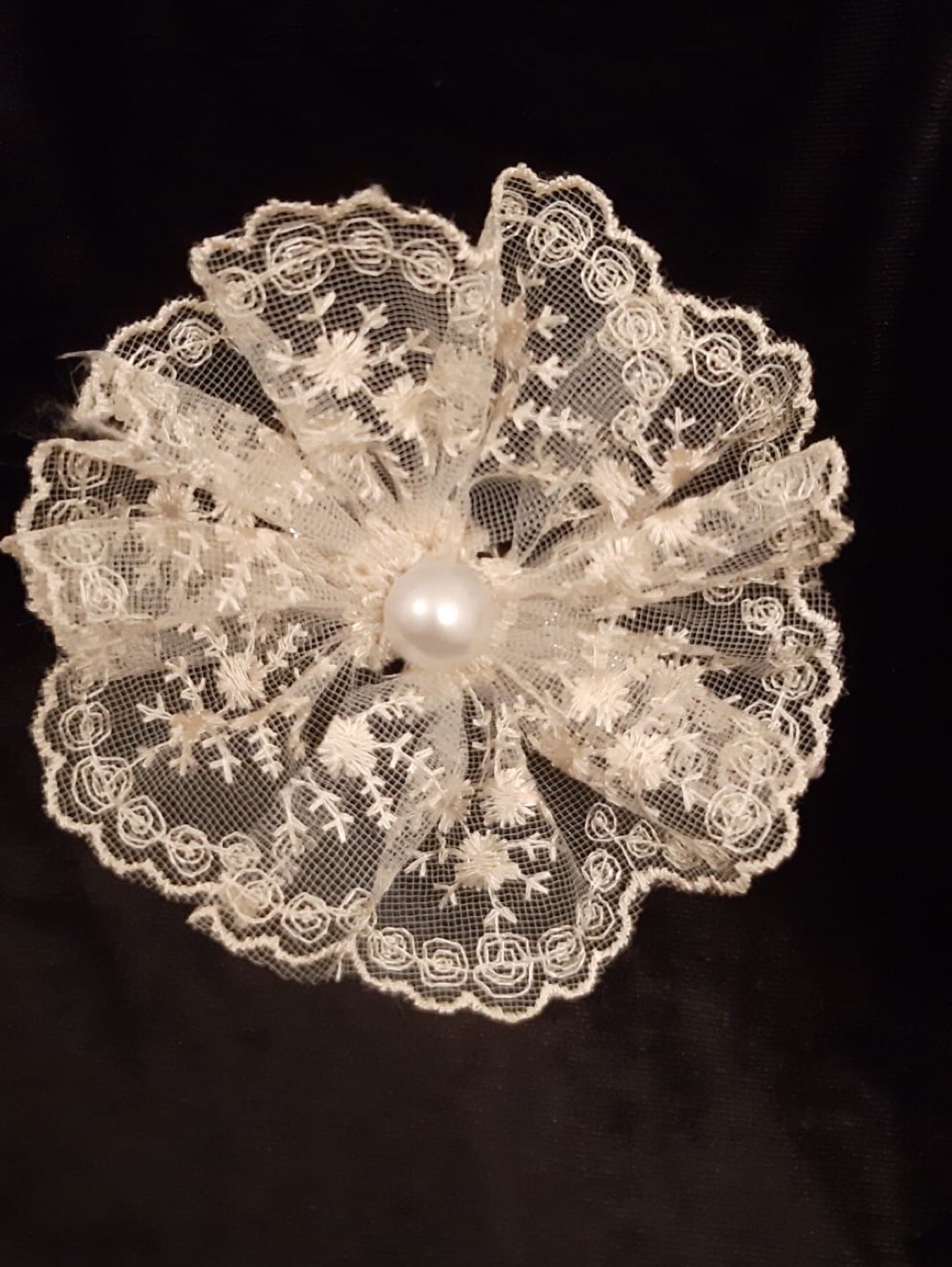 tulle-bowtie-inci-islemeli-desenli-beyaz-tul-fiyonk-toka