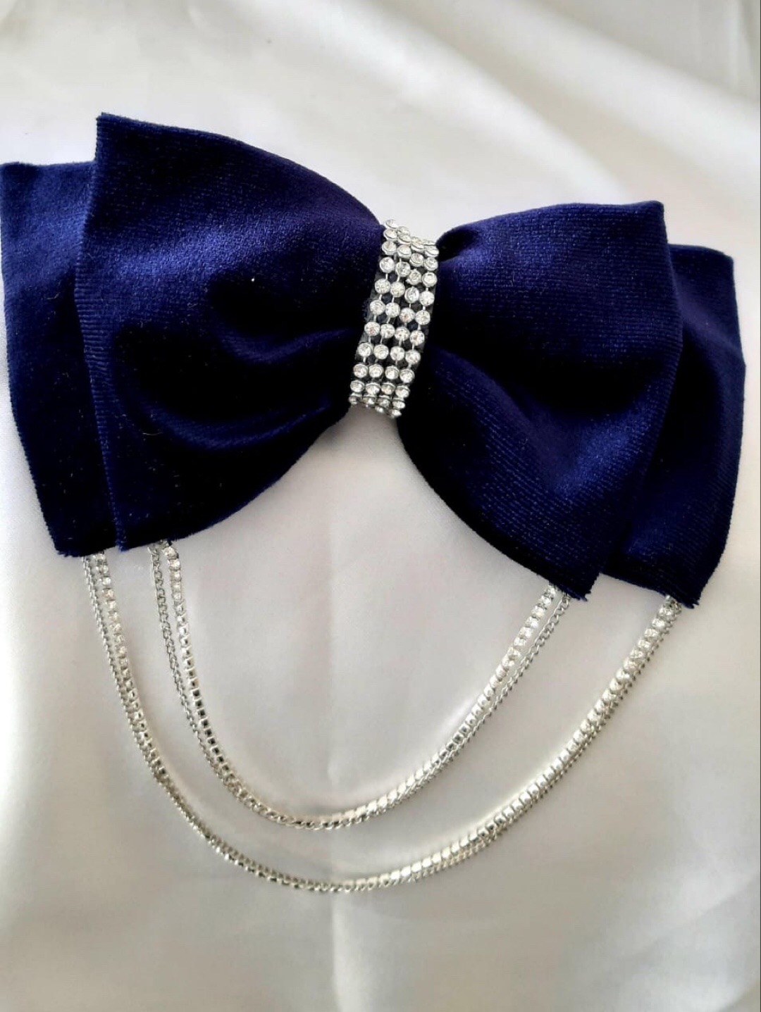 navy-blue-velvet-tas-islemeli-kadife-fiyonk-toka-lacivert