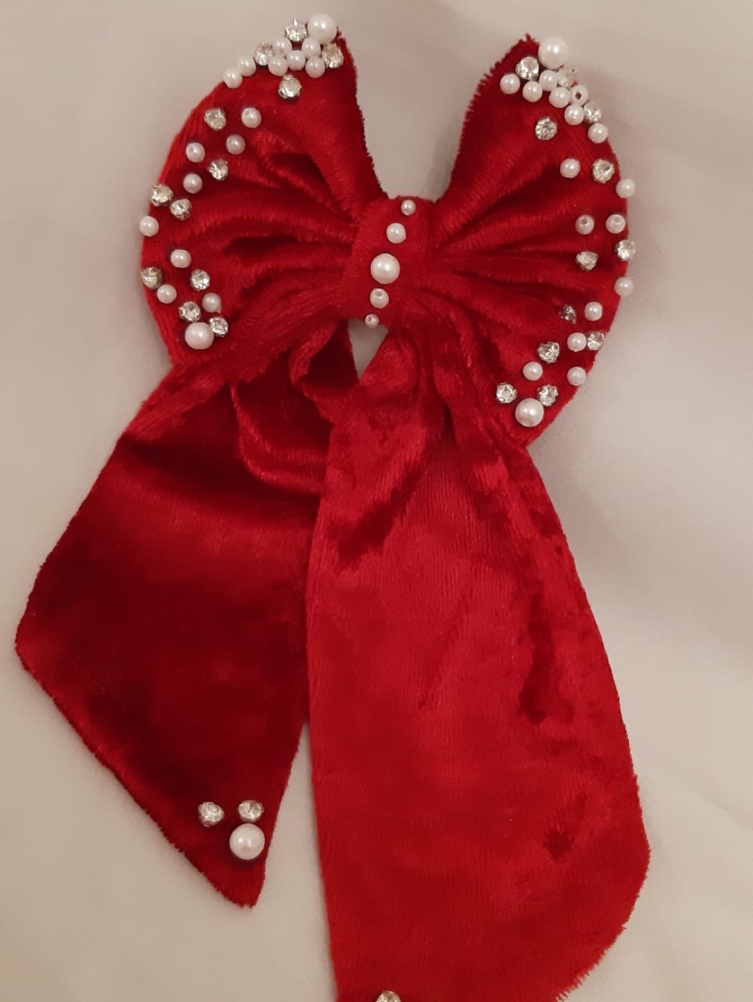 red-bowtie-inci-islemeli-kirmizi-kadife-fiyonk-toka
