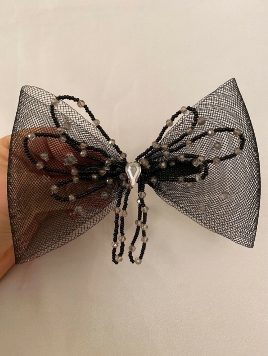 butterfly-bowtie-kelebek-ve-kristal-tas-detayli-siyah-tul-fiyonk-toka