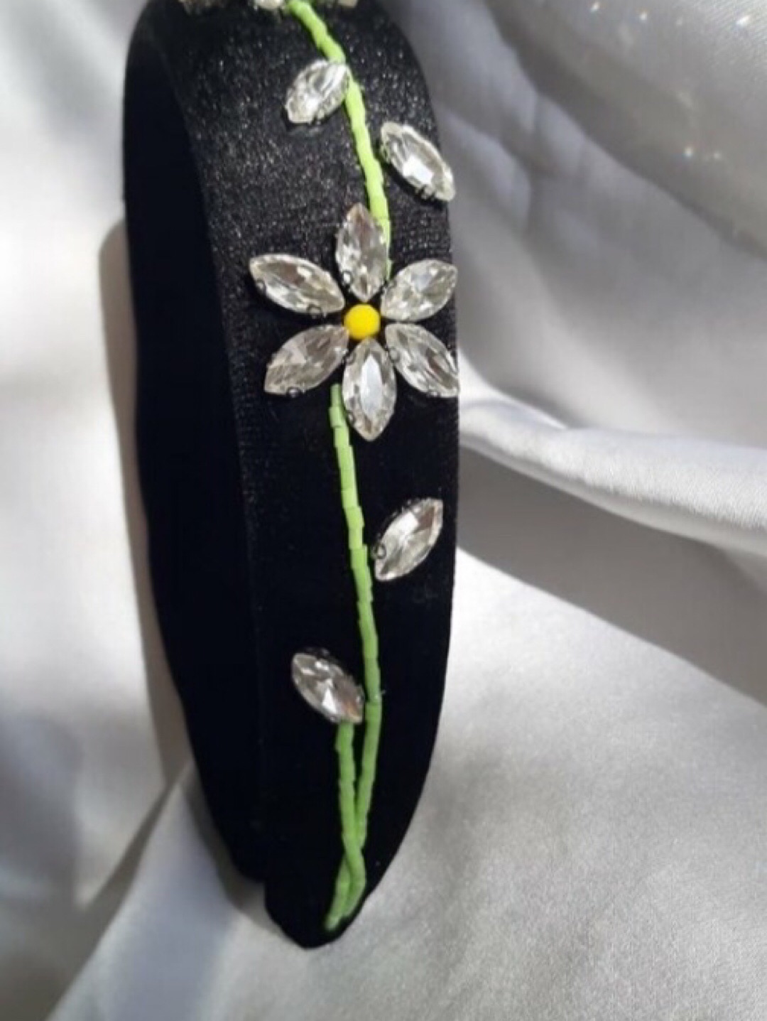 daisy-kristal-tas-islemeli-siyah-papatya-kadife-tac---sac-bandi