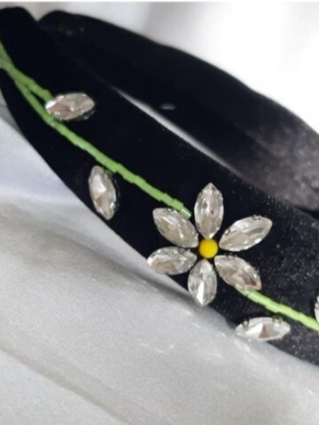 daisy-kristal-tas-islemeli-siyah-papatya-kadife-tac---sac-bandi