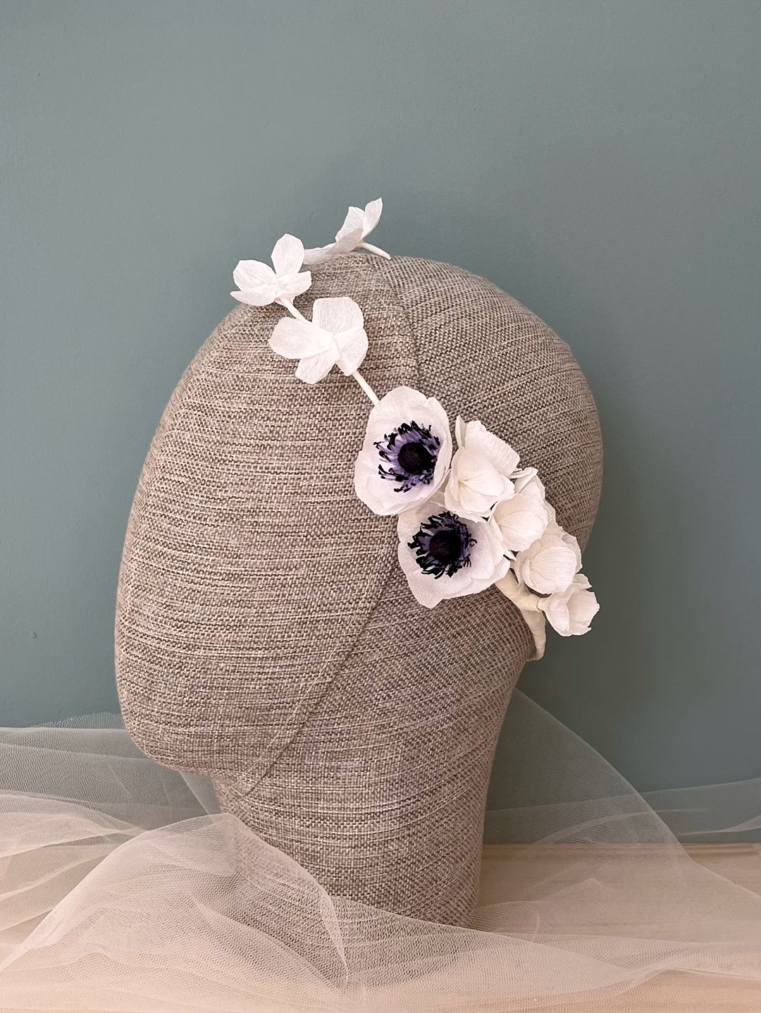 serenade-crown-sac-aksesuari-kagit-cicek-sanati-beyaz