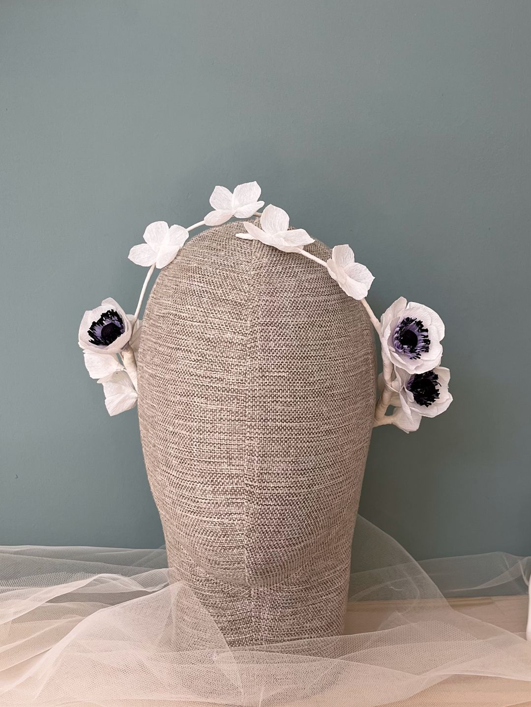 serenade-crown-sac-aksesuari-kagit-cicek-sanati-beyaz