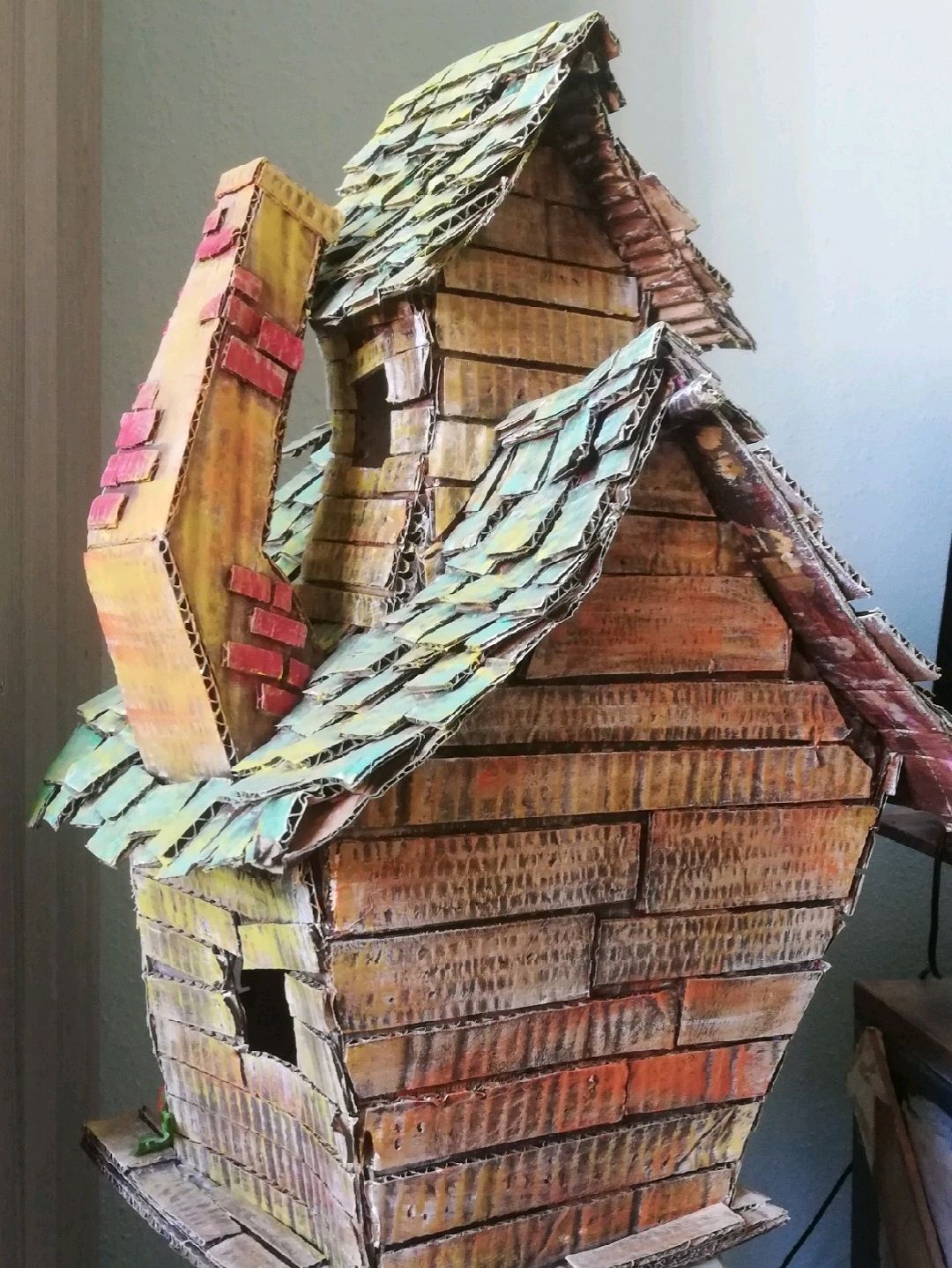 cadi-evi-cok-renkli