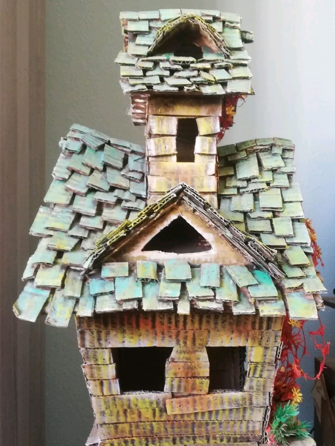 cadi-evi-cok-renkli