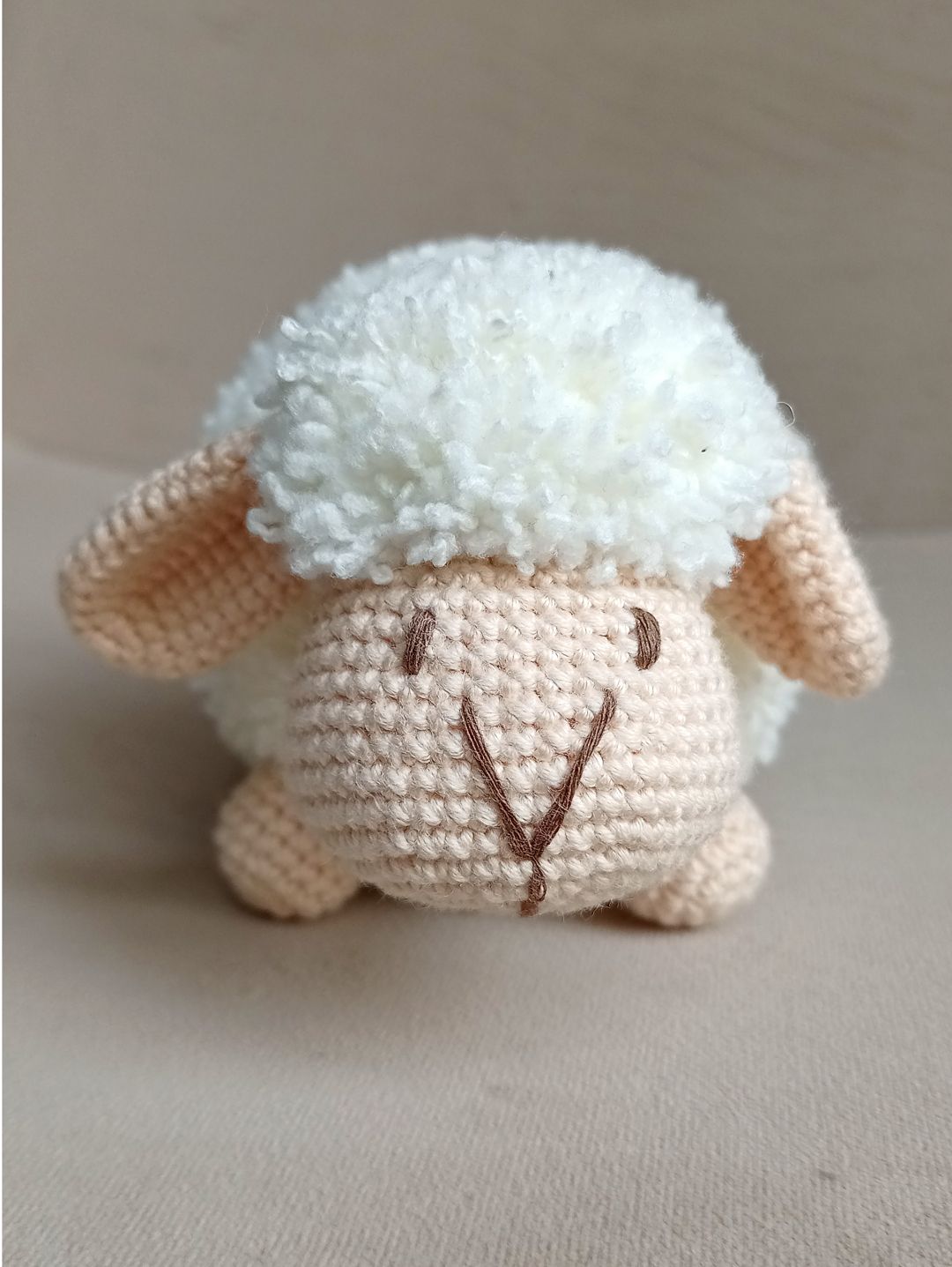 amigurumi-kuzucuk-krem-rengi