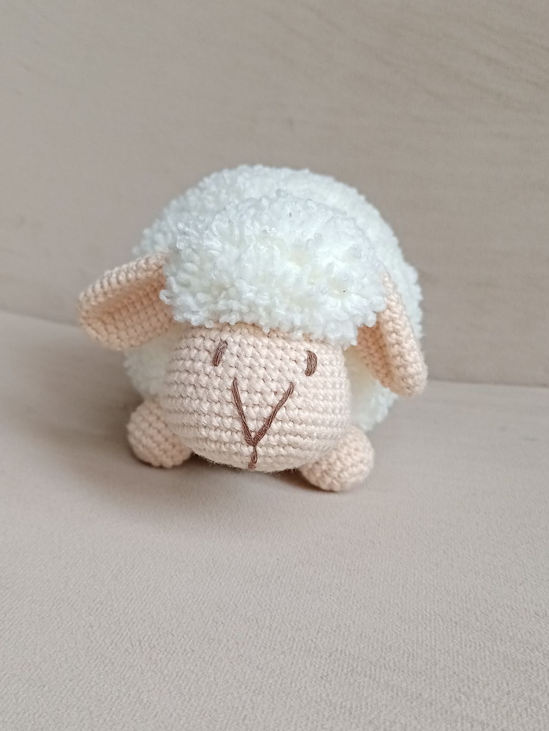 amigurumi-kuzucuk-krem-rengi