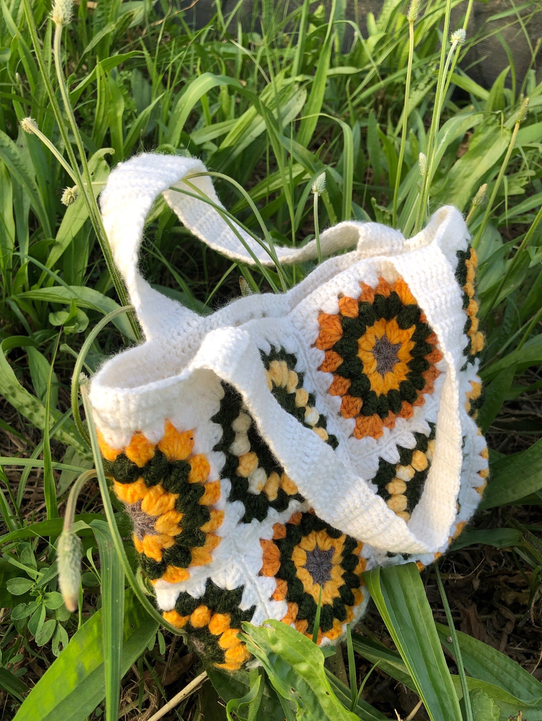 aycicegi-motif-tasarim-el-cantasi-beyaz