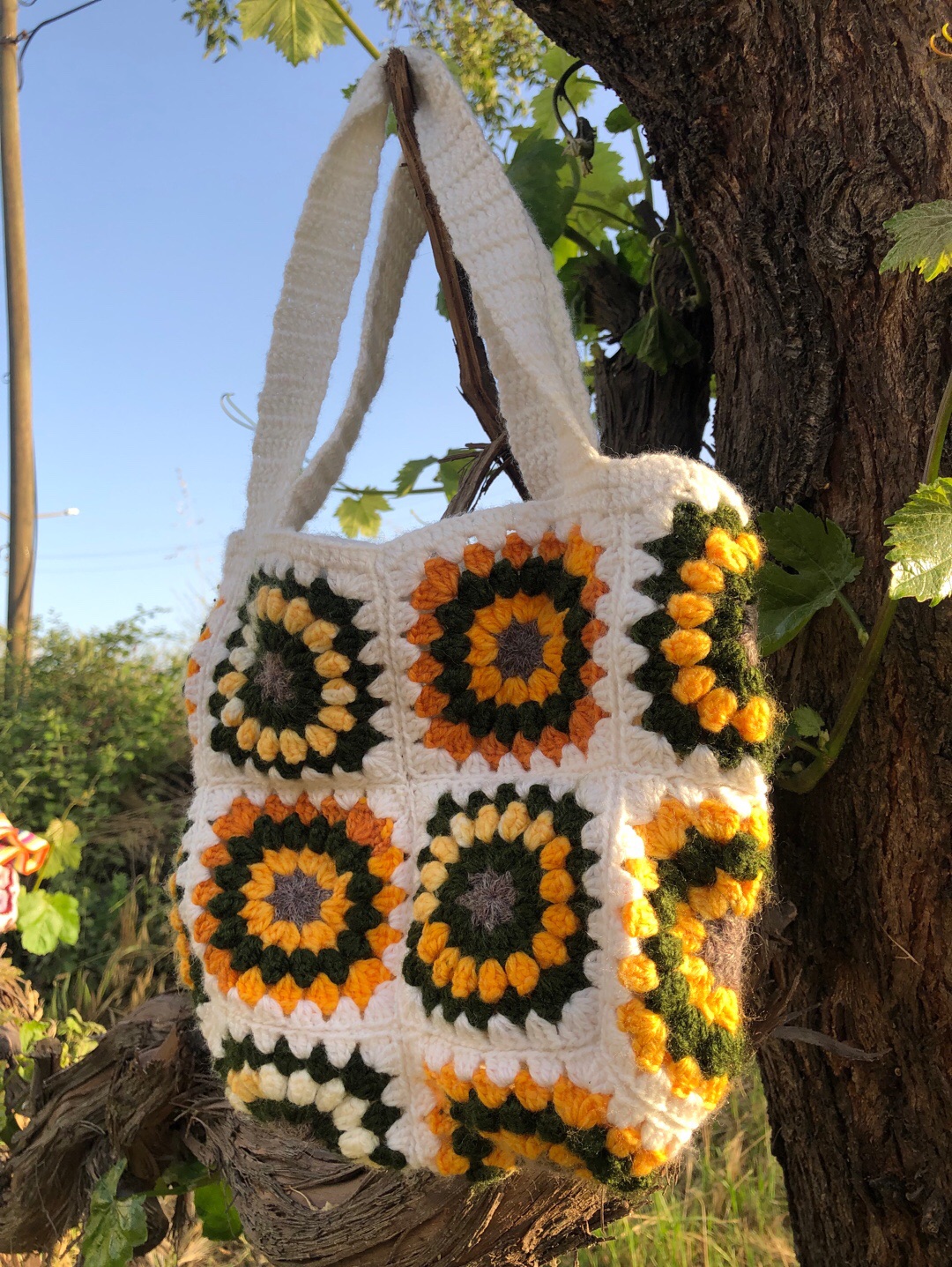 aycicegi-motif-tasarim-el-cantasi-beyaz