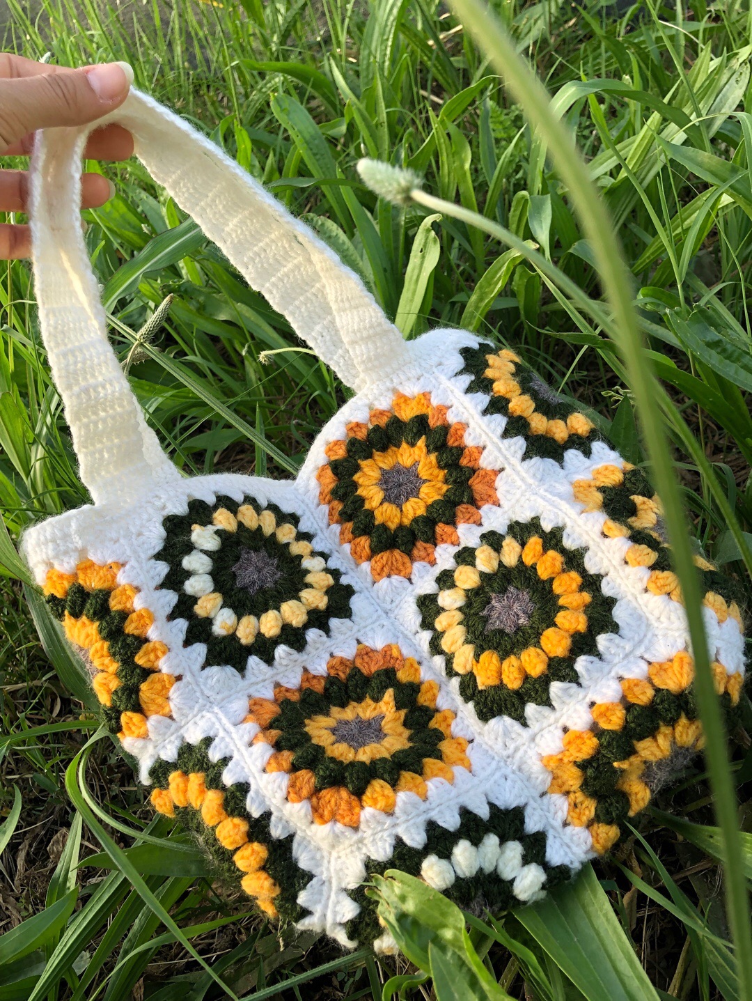 aycicegi-motif-tasarim-el-cantasi-beyaz