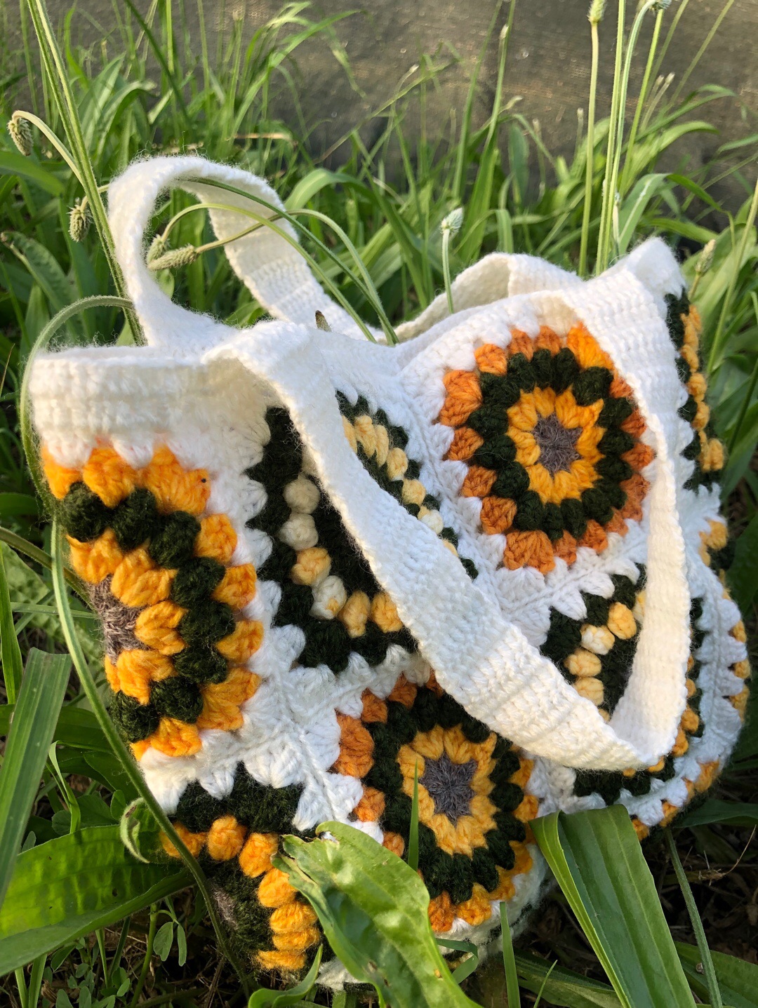 aycicegi-motif-tasarim-el-cantasi-beyaz